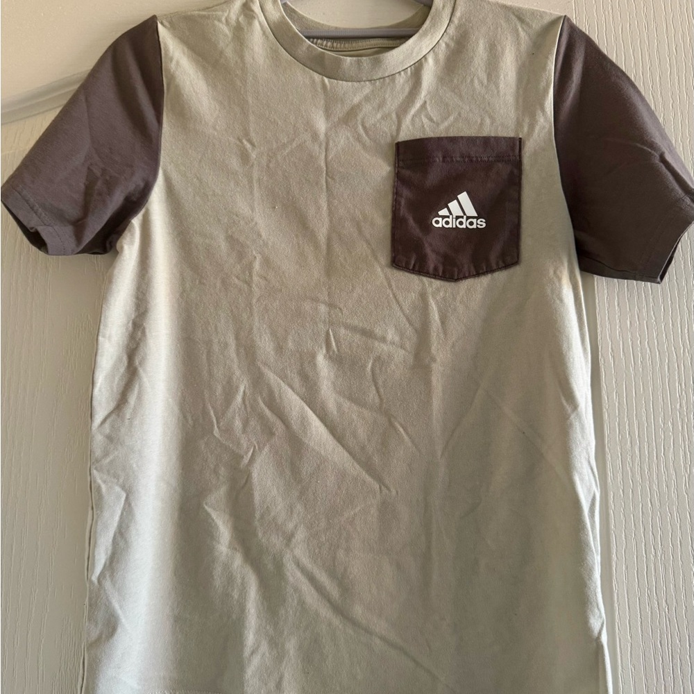 Adidas boy’s Gray and Brown T-Shirt, size 10/12